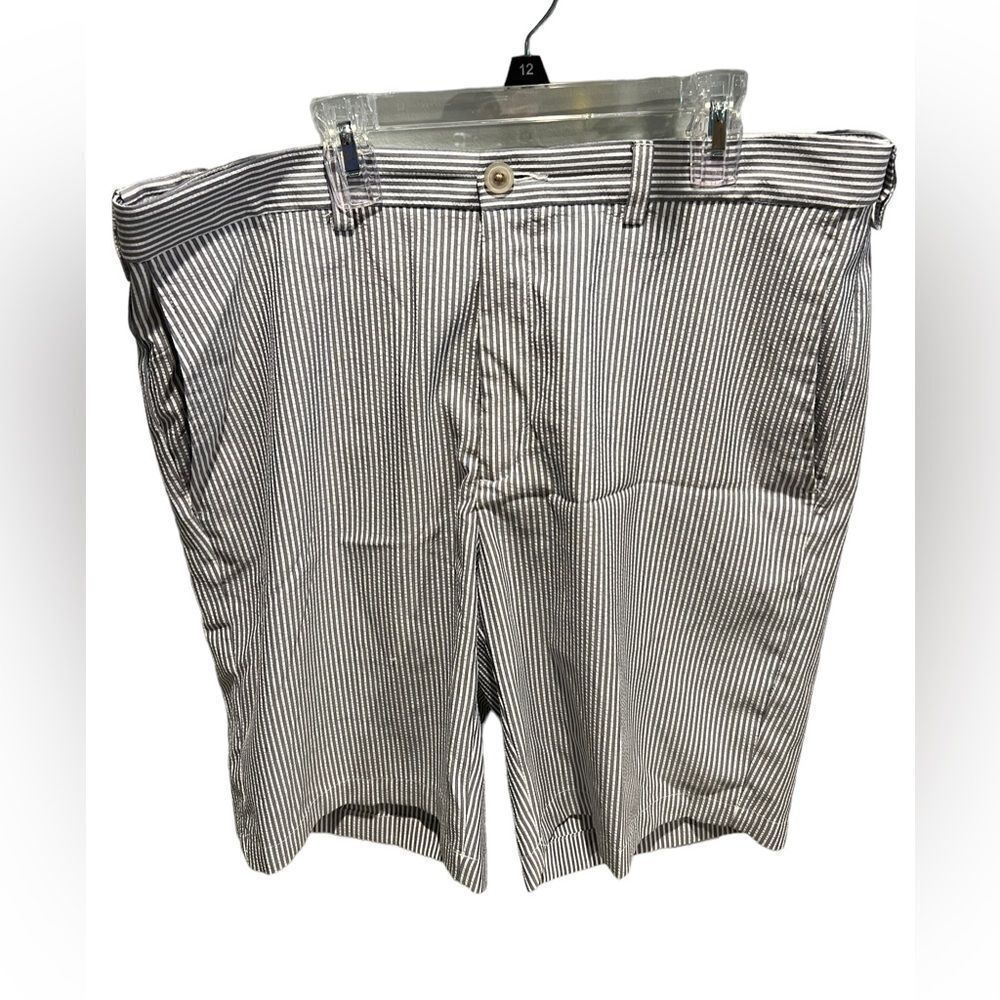 Haggar flat front grey and white‎ striped seersucker like shorts size 36